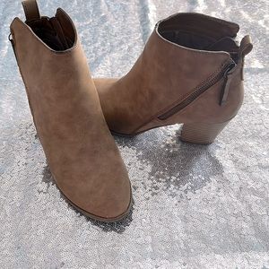 Express beige booties, size 7